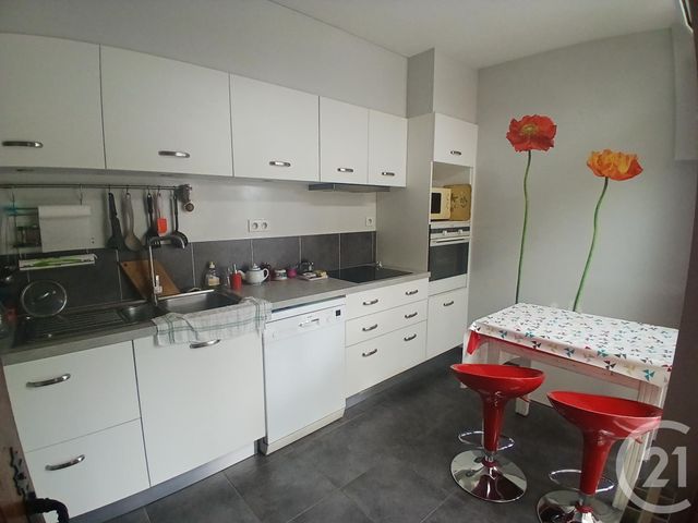 Afficher la photo en grand Appartement F5 à vendre - 6 pièces - 106 m2 - Granville - 50 - BASSE-NORMANDIE